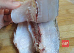 杏鲍菇爆鲈鱼的做法图解2