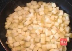 黄油黑胡椒煎土豆丁的做法图解3