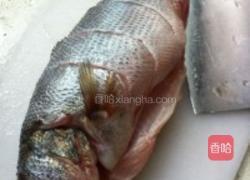 酸梅蒸鲈鱼的做法图解2