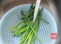 虾仁芦笋蟹味菇的做法图解4