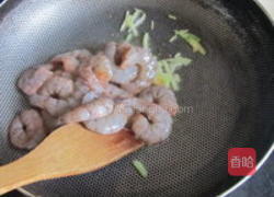 虾仁芦笋蟹味菇的做法图解7