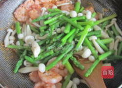 虾仁芦笋蟹味菇的做法图解8