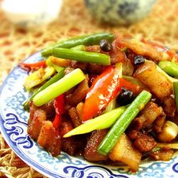 蒜苗老干妈煎肉的做法[图]