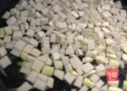 茭白彩丁炒的做法图解2