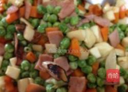 茭白彩丁炒的做法图解3