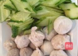 炒鱼丸的做法图解1