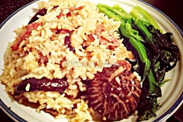 香菇腊肠煲仔饭