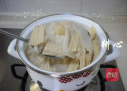 竹荪腐竹排骨煲的做法图解5