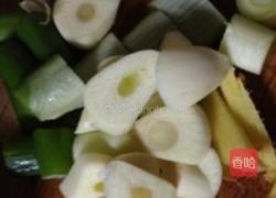 红烧猪蹄魔芋丝的做法图解2