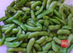 云南小毛豆煮花生的做法图解1