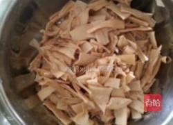 笋干鱿鱼焖五花的做法图解2