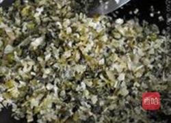 雪里蕻炆刁子鱼的做法图解2