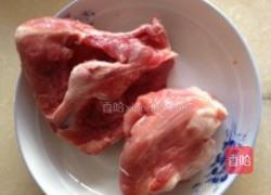 玉米胡萝卜山药猪骨汤的做法图解1