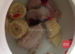 玉米胡萝卜山药猪骨汤的做法图解4
