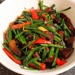 韭菜花炒腊肉的做法[图]