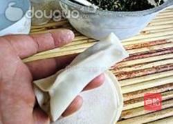 荠菜猪肉锅贴的做法图解9