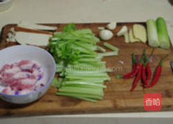 小炒芹菜香干的做法图解1