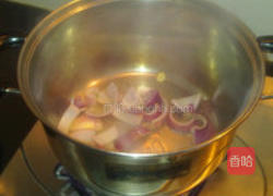 土豆红萝卜炖肉的做法图解2