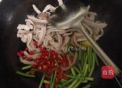 香辣蒜苗猪肚条的做法图解5