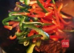 黑胡椒牛肉烩双椒的做法图解6