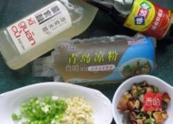 松花蛋拌凉粉的做法图解1