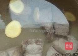 玉米板栗排骨汤的做法图解3
