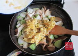 鸡蛋瓠子猪肚菇的做法图解6