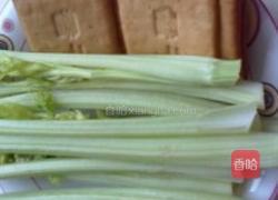 素炒香干芹菜的做法图解1