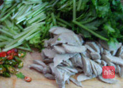 药芹炒面筋的做法图解2