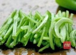 尖椒炒豆腐丝的做法图解1