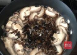 蘑菇粉丝汤的做法图解3
