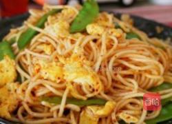 荷兰豆鸡蛋炒面的做法图解1