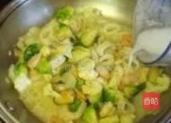 海鲜芝士焗意面的做法图解5