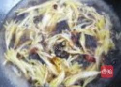 黄花菜鲜蛤汤卤面的做法图解4