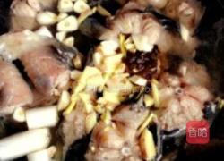蒜香鲶鱼的做法图解2
