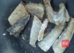 啤酒焖带鱼的做法图解1