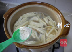 金针菜腐竹排骨汤的做法图解11