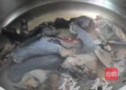 虫草花淮山乌鸡汤的做法图解1