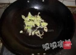 虾米皮炒角瓜的做法图解2