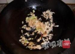 虾米皮炒角瓜的做法图解3