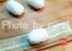 金枪鱼黄瓜寿司的做法图解6