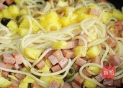 菠萝午餐肉意粉的做法图解2