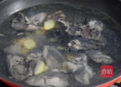 花胶螺片乌鸡养颜汤的做法图解5
