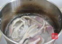 鸭掌杏鲍菇蛤蜊汤的做法图解2