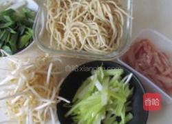 韭黄肉丝炒面的做法图解1