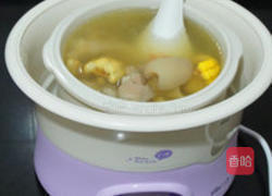 玉米黄豆蹄花汤的做法图解3