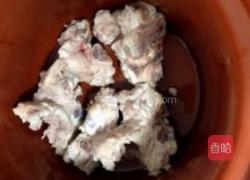健脾祛湿莲藕薏米煲龙骨的做法图解2