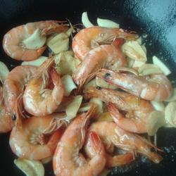 蒜片炒大虾的做法[图]