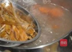 剑花胡萝卜骨头汤的做法图解4