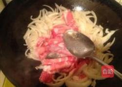 洋葱羊肉炒面的做法图解3